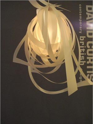 孔雀尾吊燈 柔和綻放（圖）