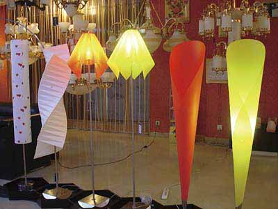 五彩斑斕的燈飾成為裝飾的點(diǎn)睛之筆（圖）