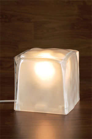 透明當?shù)?臺燈也要晶瑩剔透（圖）