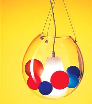 玻璃球燈 設(shè)計師的大膽創(chuàng)意（圖）