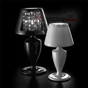 水晶顆粒點(diǎn)綴黑白色柔和臺(tái)燈(圖)