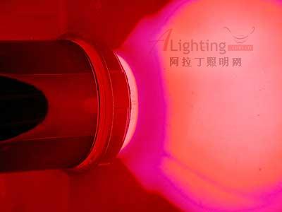 幻彩投射燈 精于光簡與形(組圖)