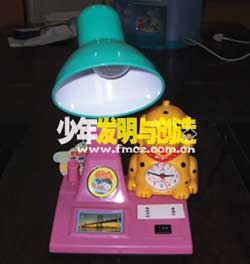 獲少年兒童發(fā)明獎銀獎的鬧鐘燈(圖)