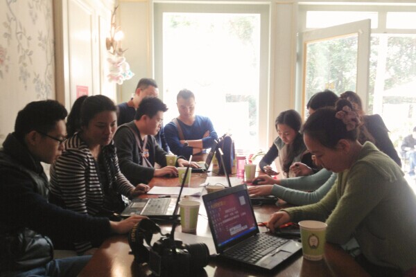 一齊制作尋光ppt